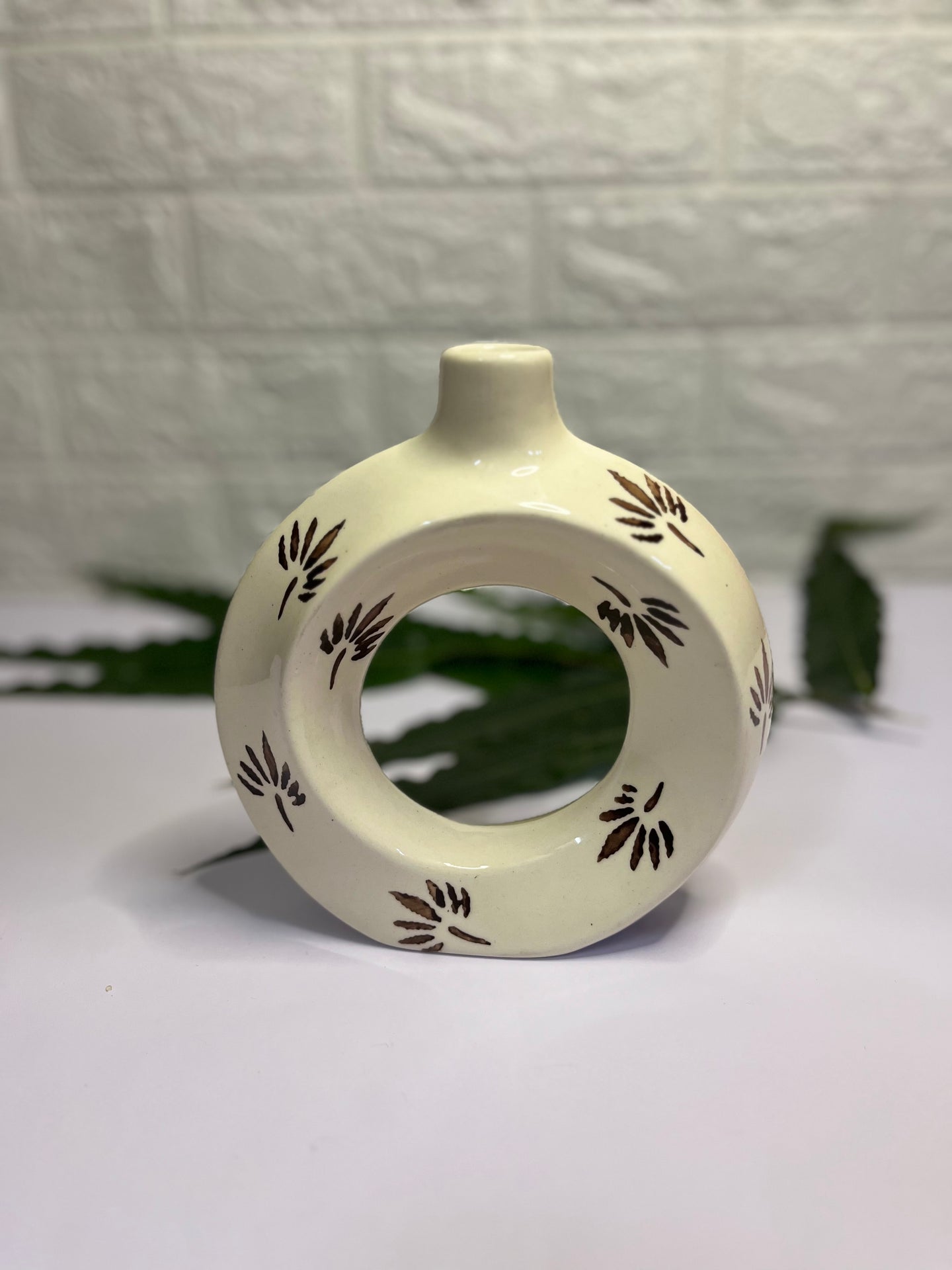 Donut Vase - White designer