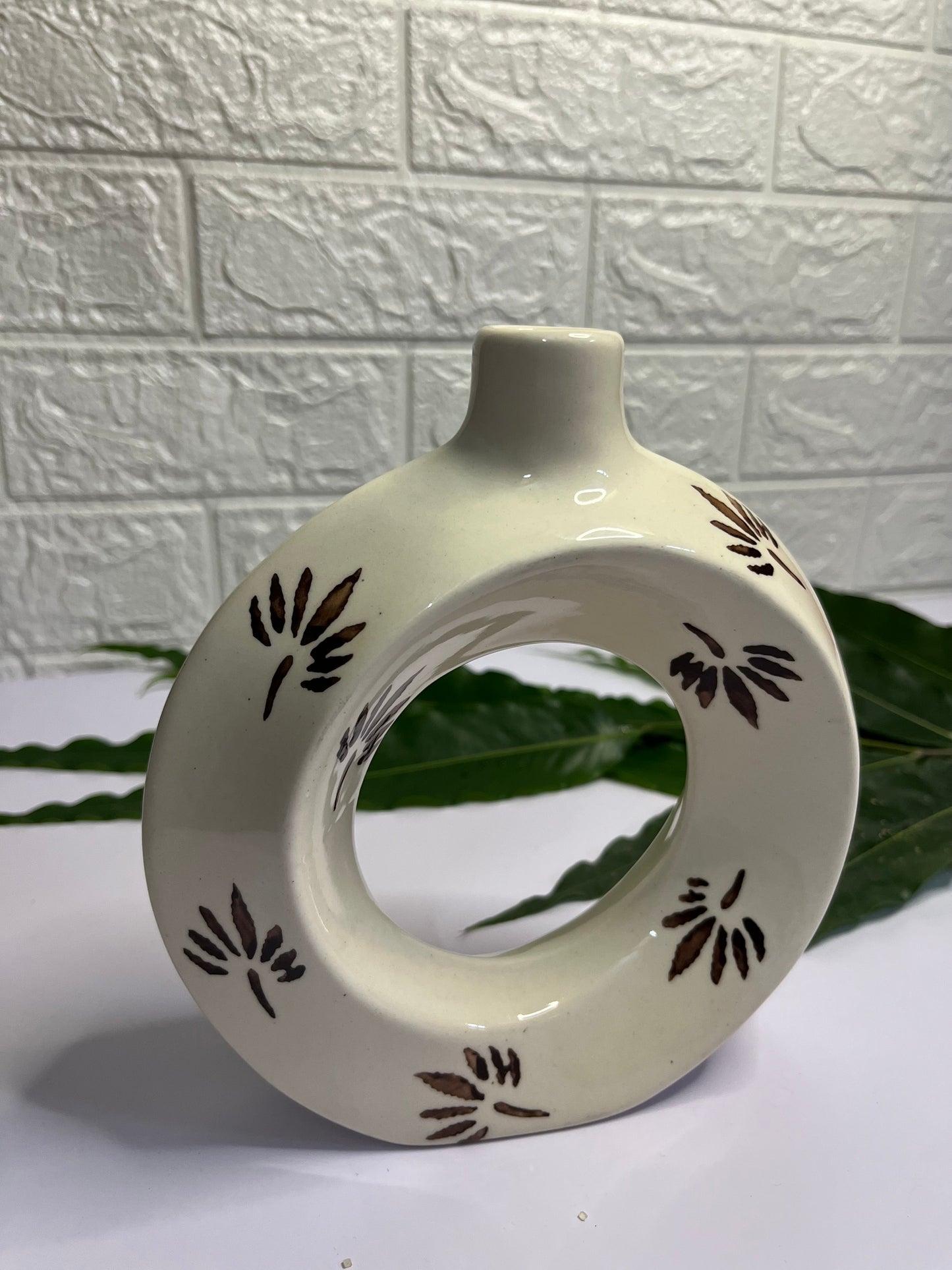 Donut Vase - White designer