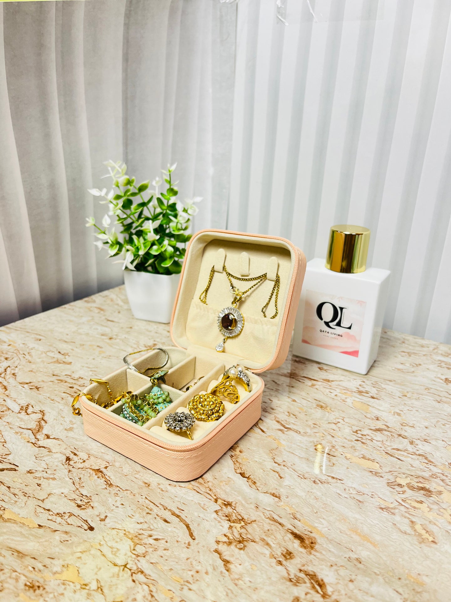 Jewellery organiser box