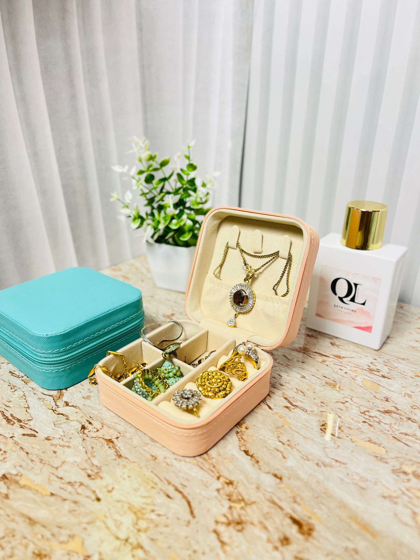 Jewellery organiser box