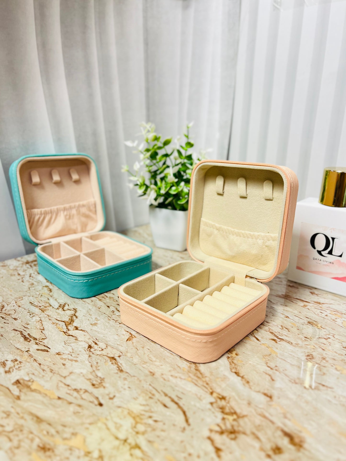 Jewellery organiser box