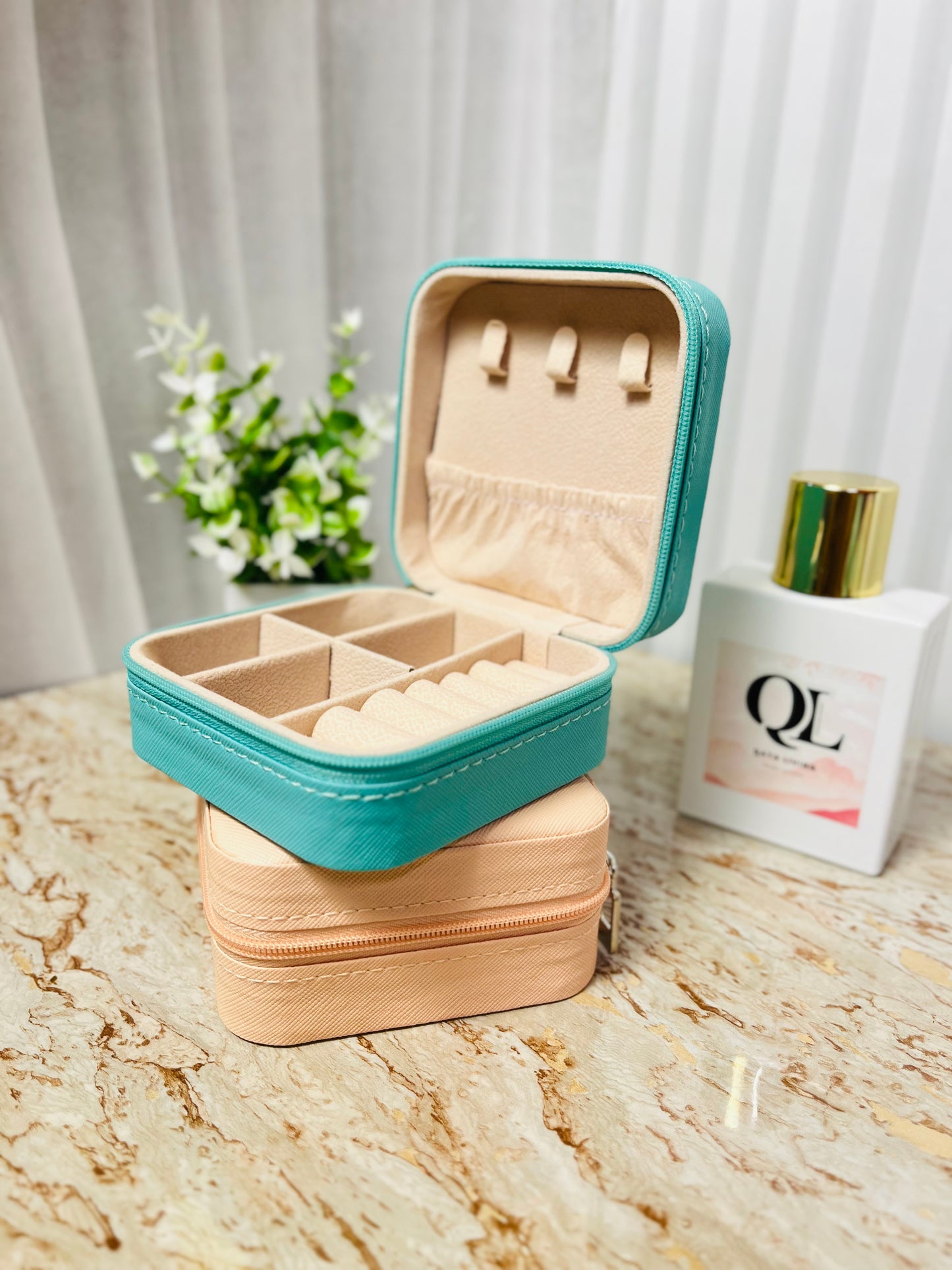 Jewellery organiser box